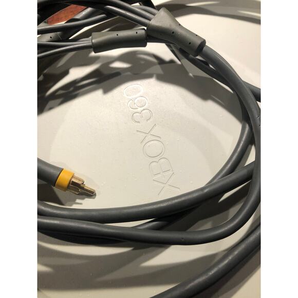 Xbox 360 Arcade Console - White - with Cords but no controllers - Picture 4 of 9